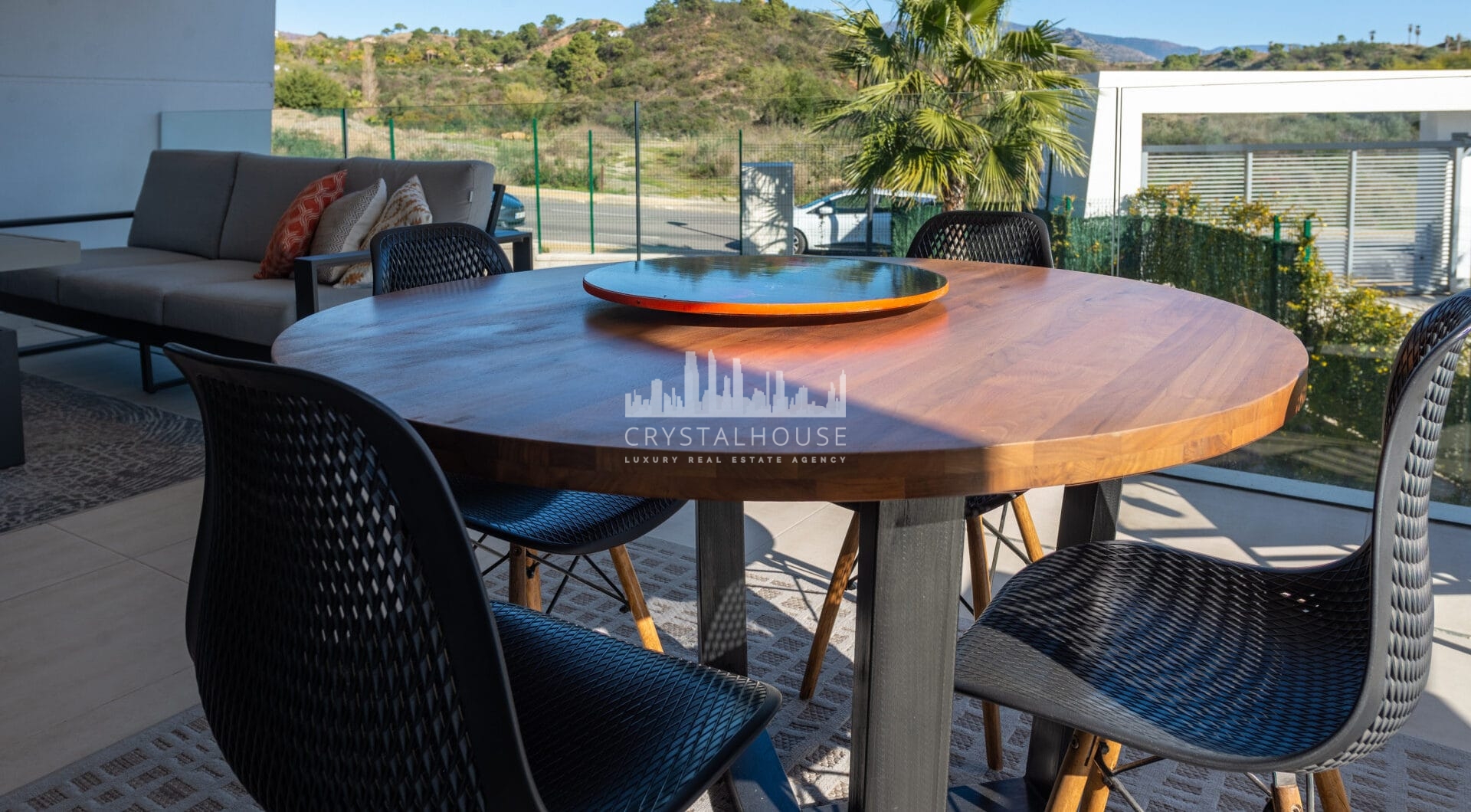 Brand New Modern Apartment with Top Amenities in Selwo Estepona