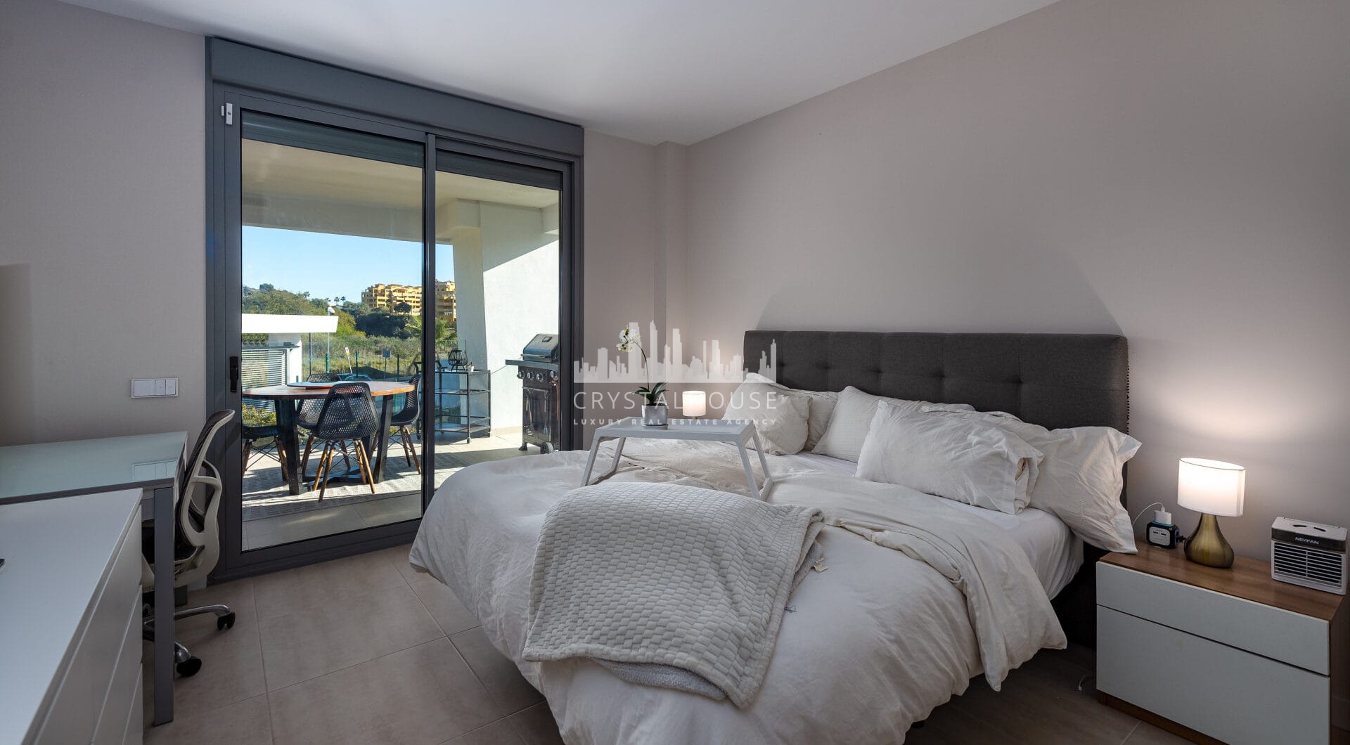 Brand New Modern Apartment with Top Amenities in Selwo Estepona