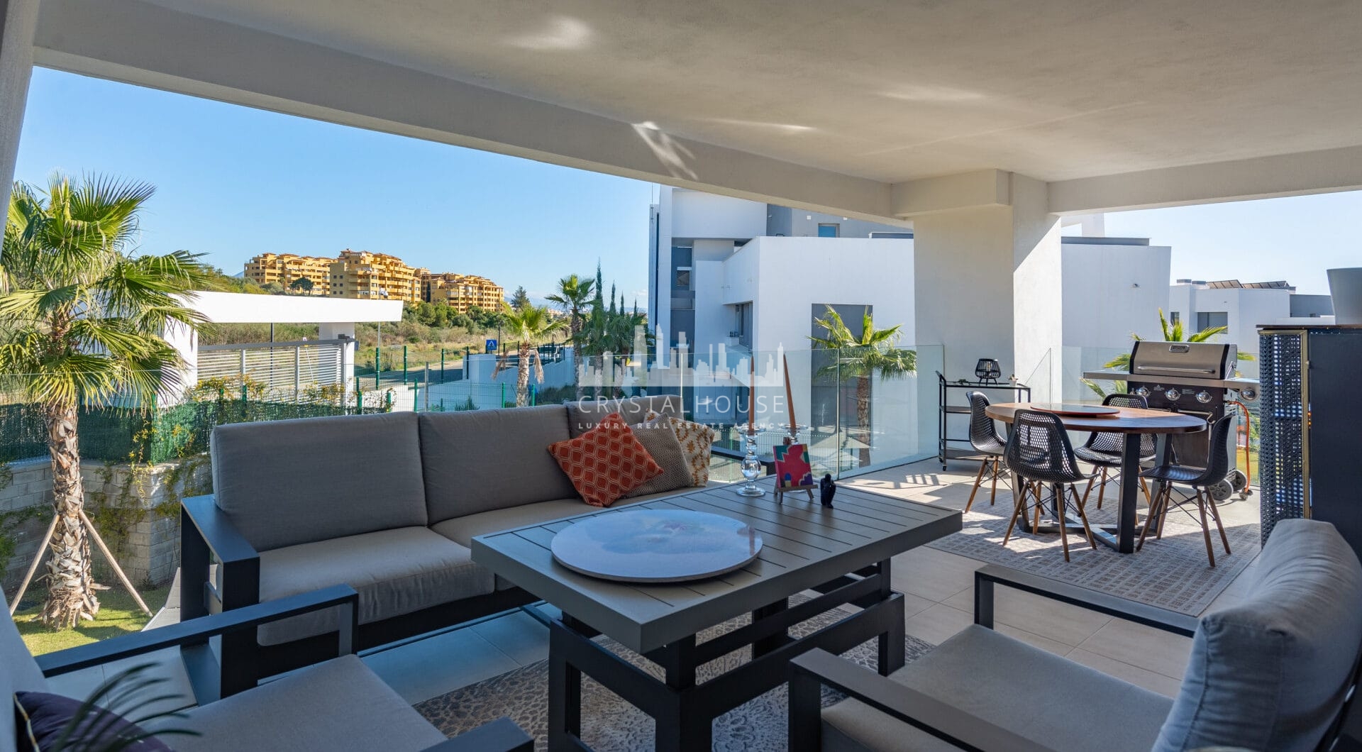Brand New Modern Apartment with Top Amenities in Selwo Estepona