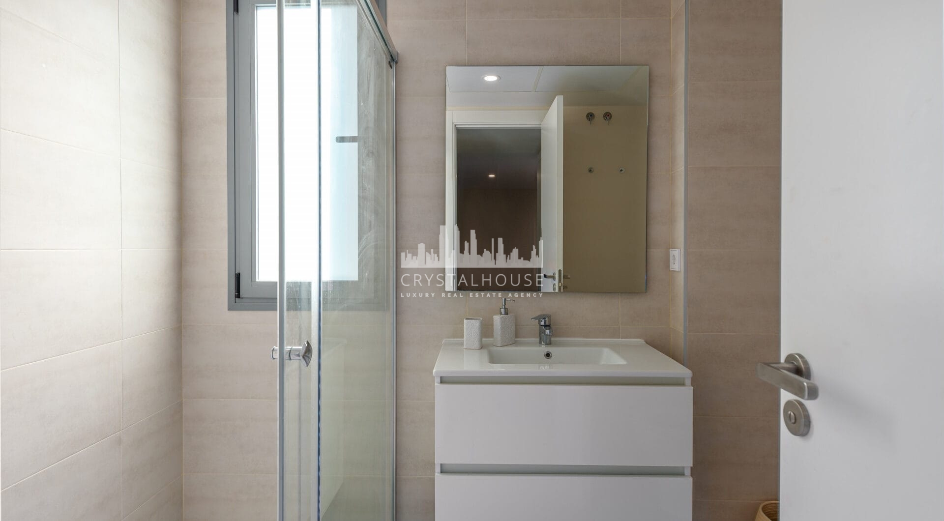 Brand New Modern Apartment with Top Amenities in Selwo Estepona