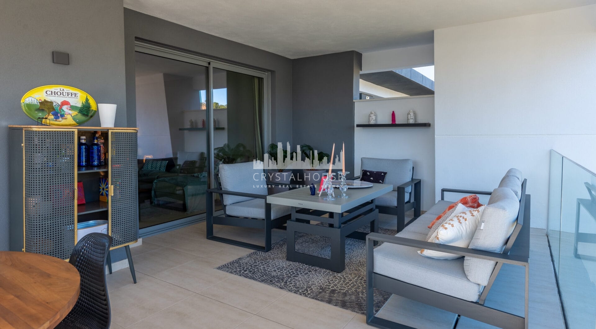 Brand New Modern Apartment with Top Amenities in Selwo Estepona