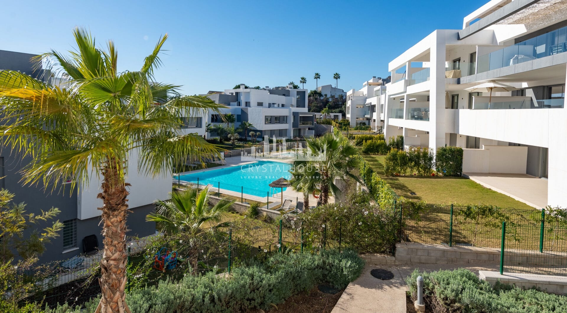 Brand New Modern Apartment with Top Amenities in Selwo Estepona