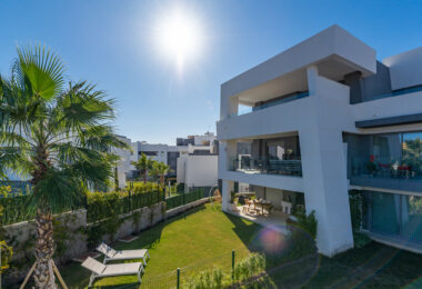 Brand New Modern Apartment with Top Amenities in Selwo Estepona