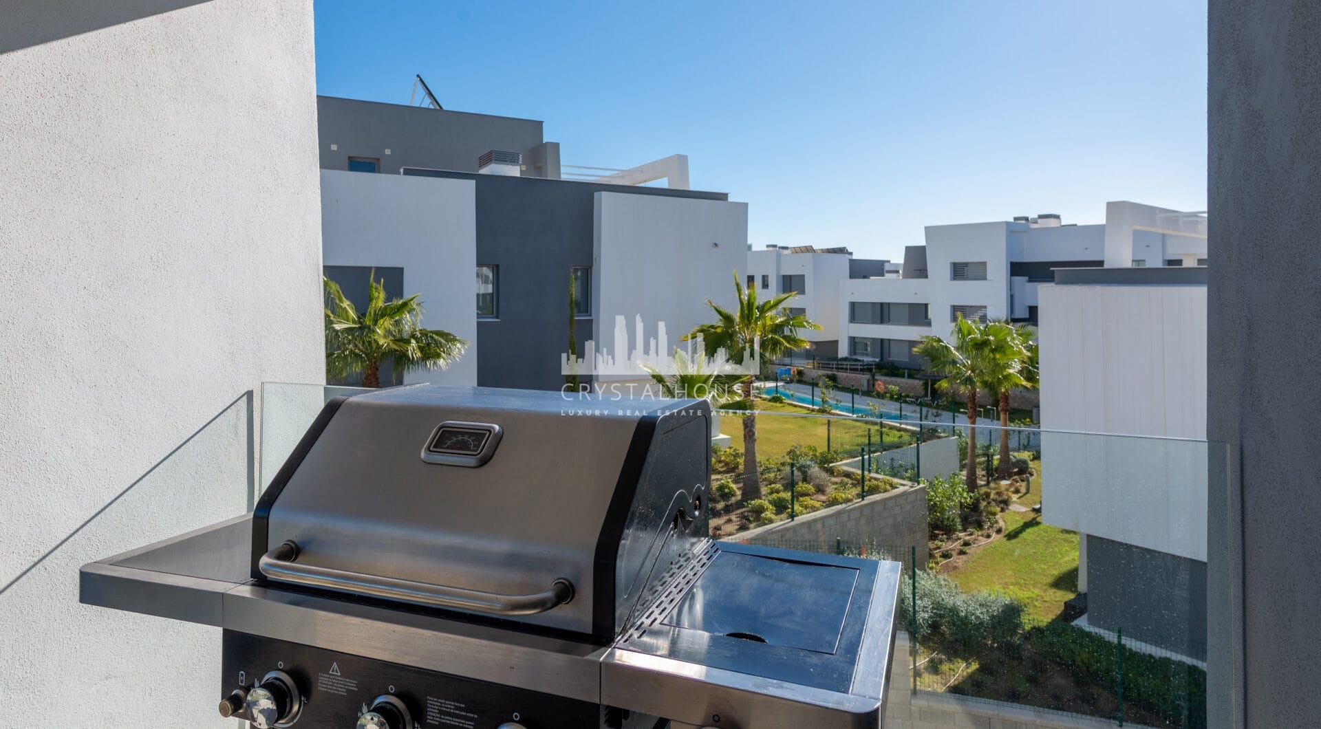 Brand New Modern Apartment with Top Amenities in Selwo Estepona