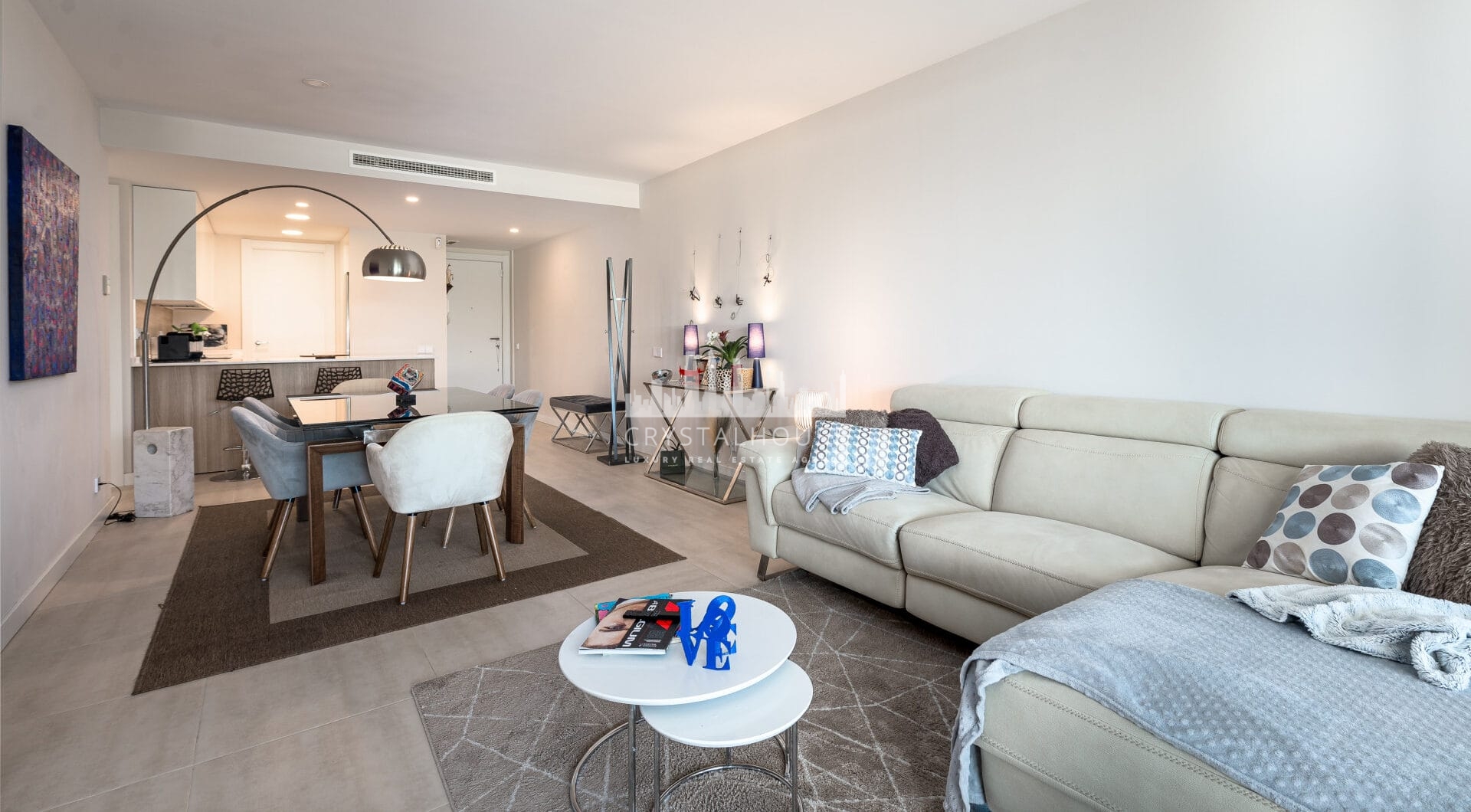 Brand New Modern Apartment with Top Amenities in Selwo Estepona