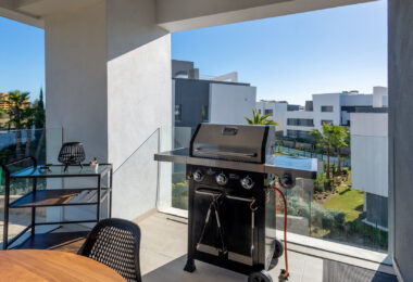 Brand New Modern Apartment with Top Amenities in Selwo Estepona