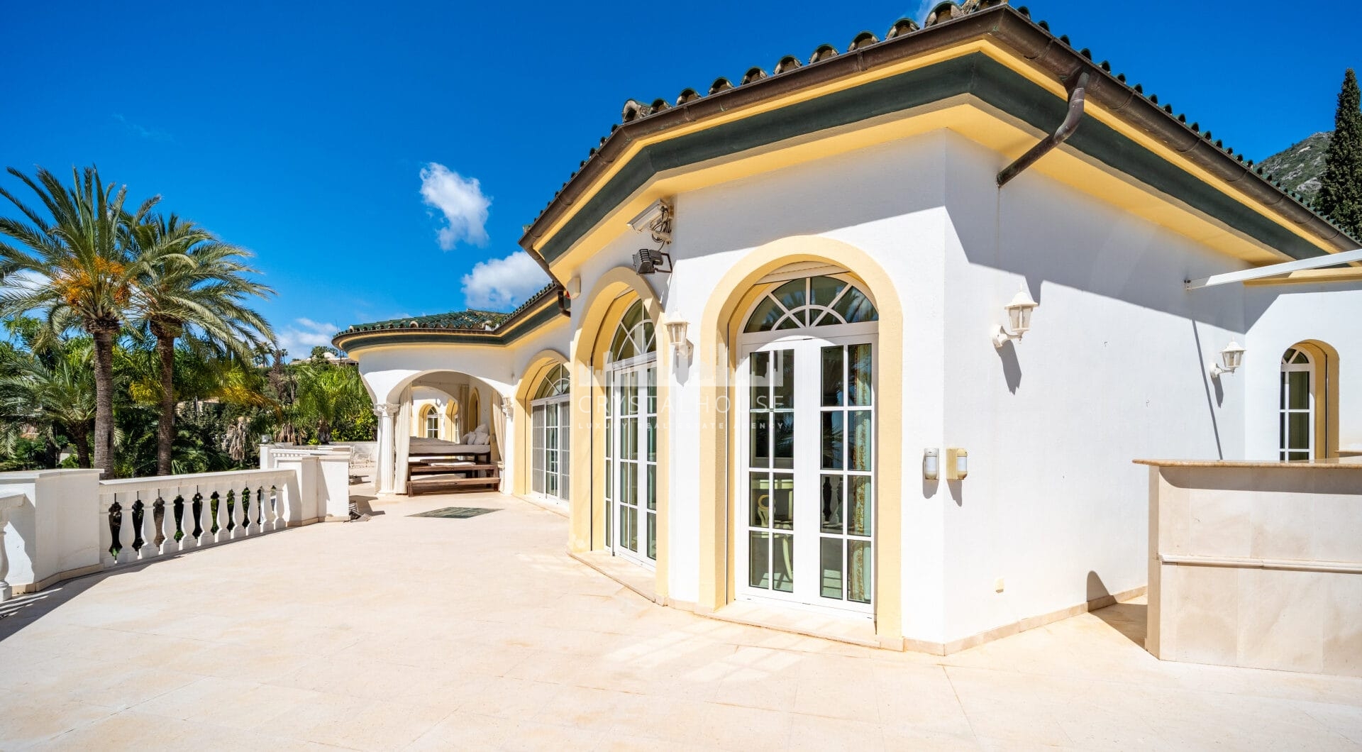 Unique property with 3 villas and panoramic sea views in Cascada de Camoján