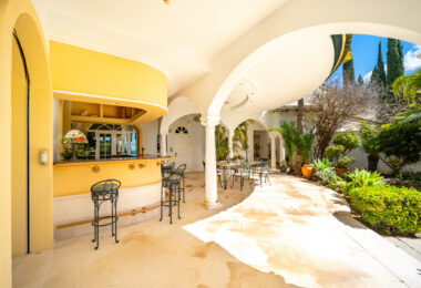 Unique property with 3 villas and panoramic sea views in Cascada de Camoján