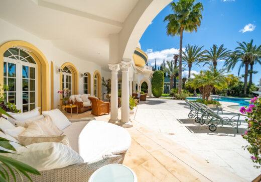 Unique property with 3 villas and panoramic sea views in Cascada de Camoján
