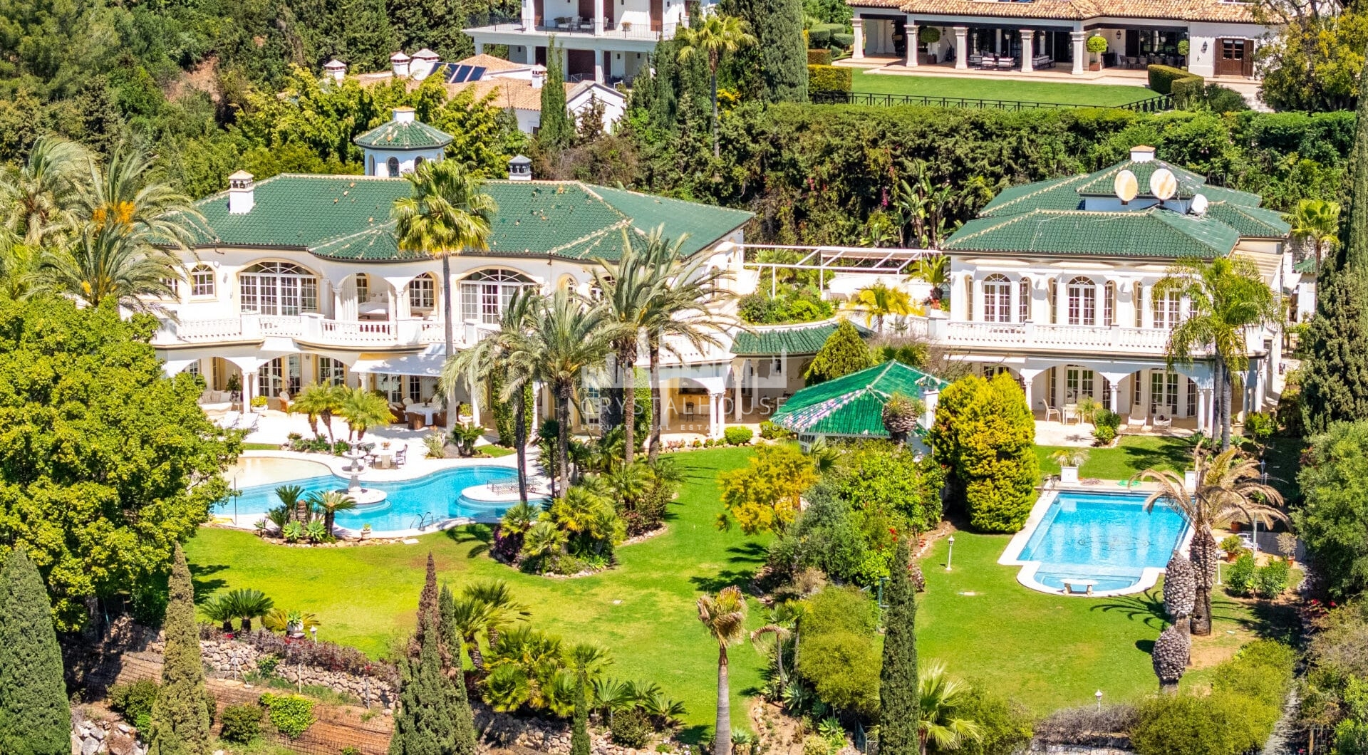 Unique property with 3 villas and panoramic sea views in Cascada de Camoján