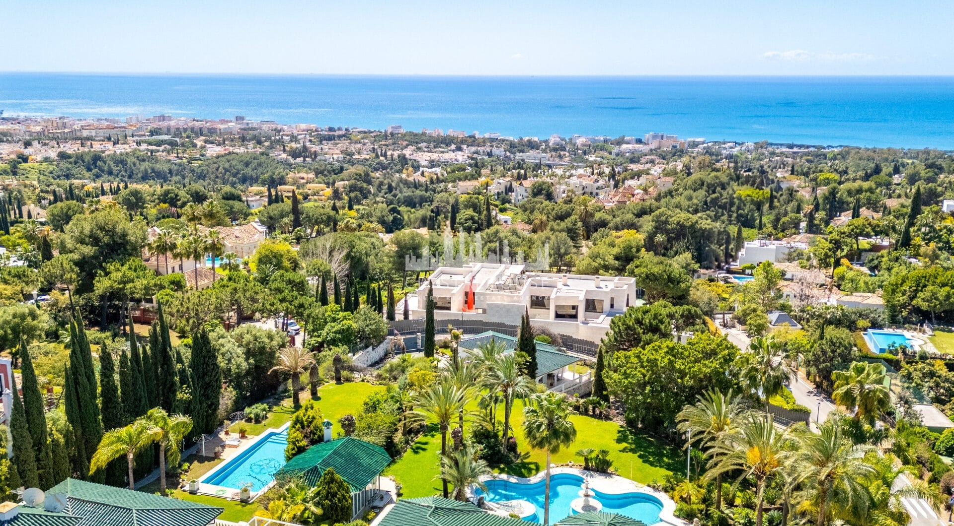 Unique property with 3 villas and panoramic sea views in Cascada de Camoján