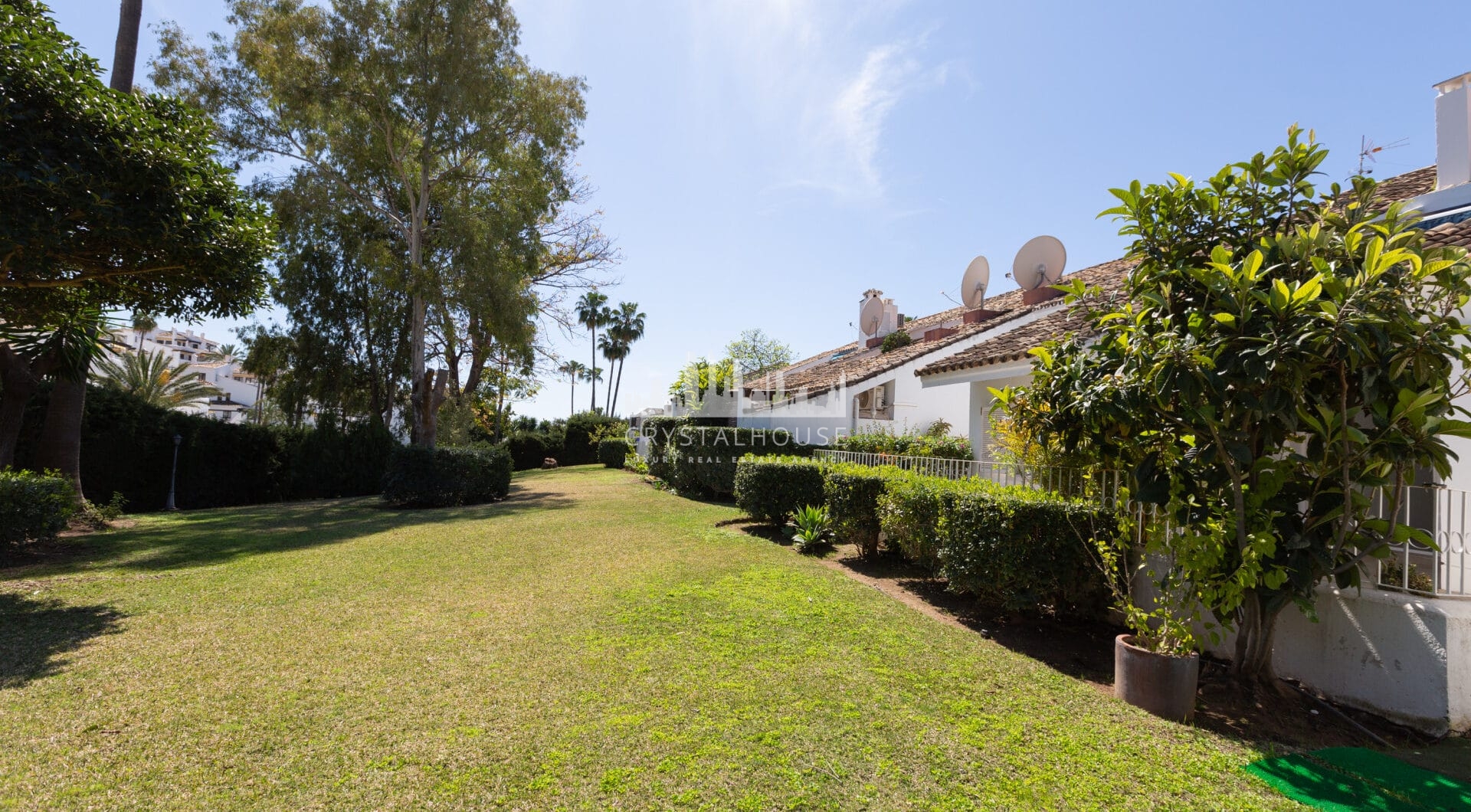 Townhouse with garden in the prime area of Nueva Andalucía
