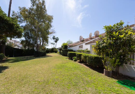 Townhouse with garden in the prime area of Nueva Andalucía