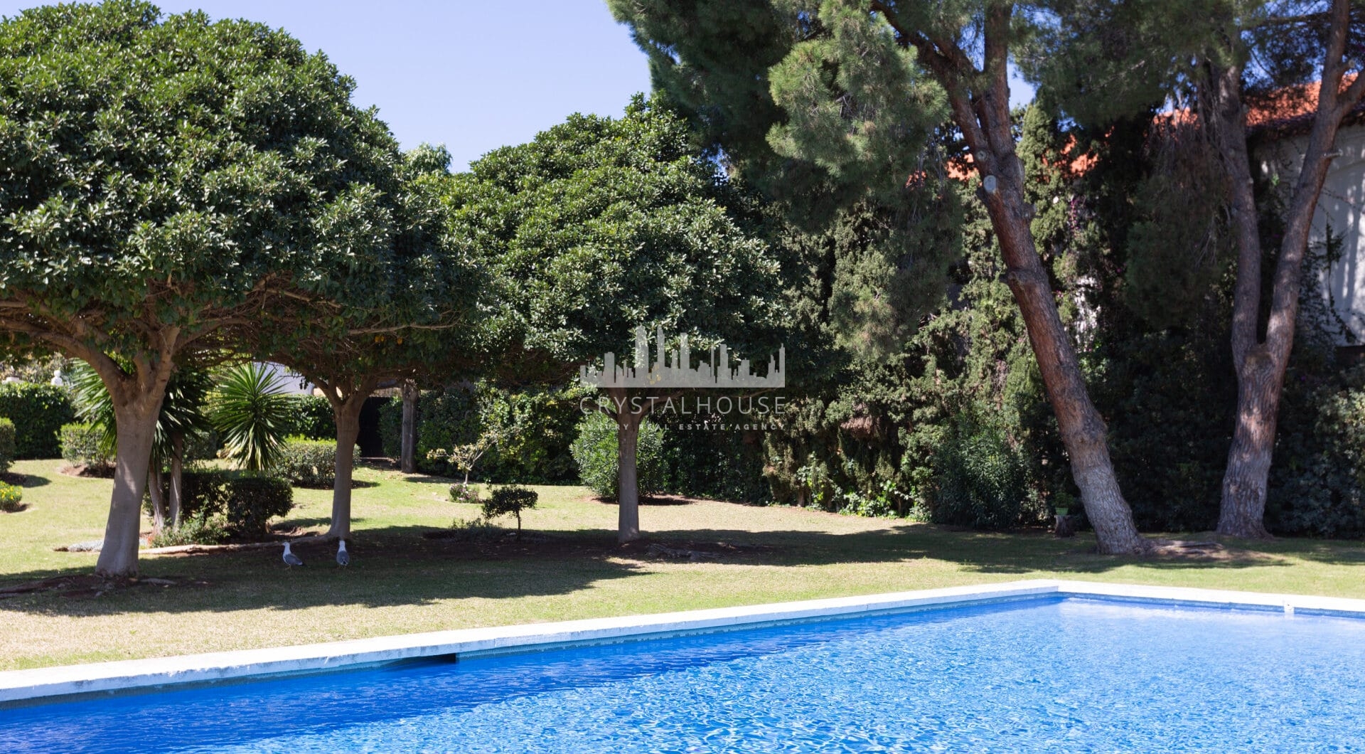 Townhouse with garden in the prime area of Nueva Andalucía