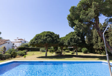 Townhouse with garden in the prime area of Nueva Andalucía