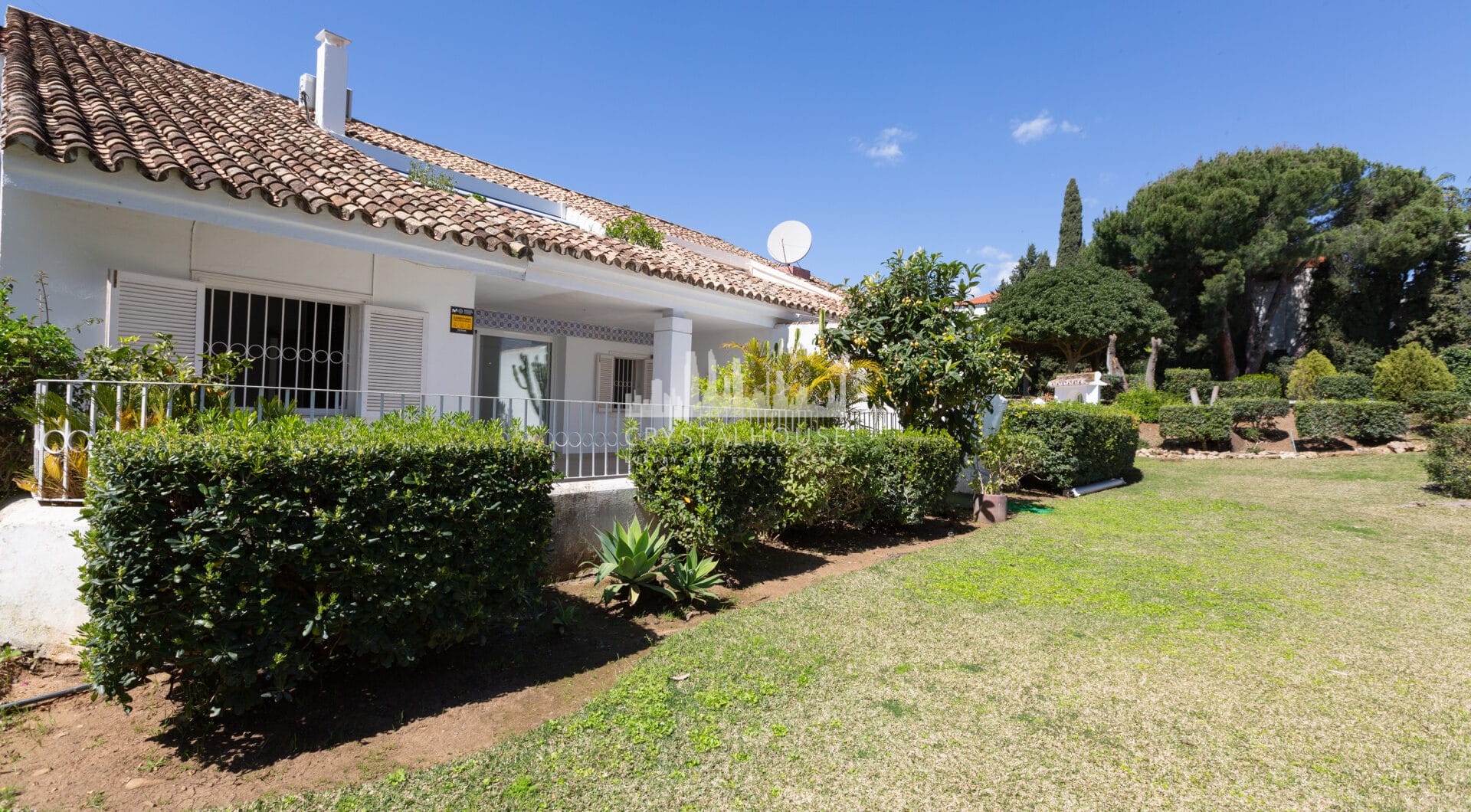 Townhouse with garden in the prime area of Nueva Andalucía