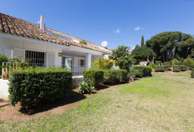 Townhouse with garden in the prime area of Nueva Andalucía