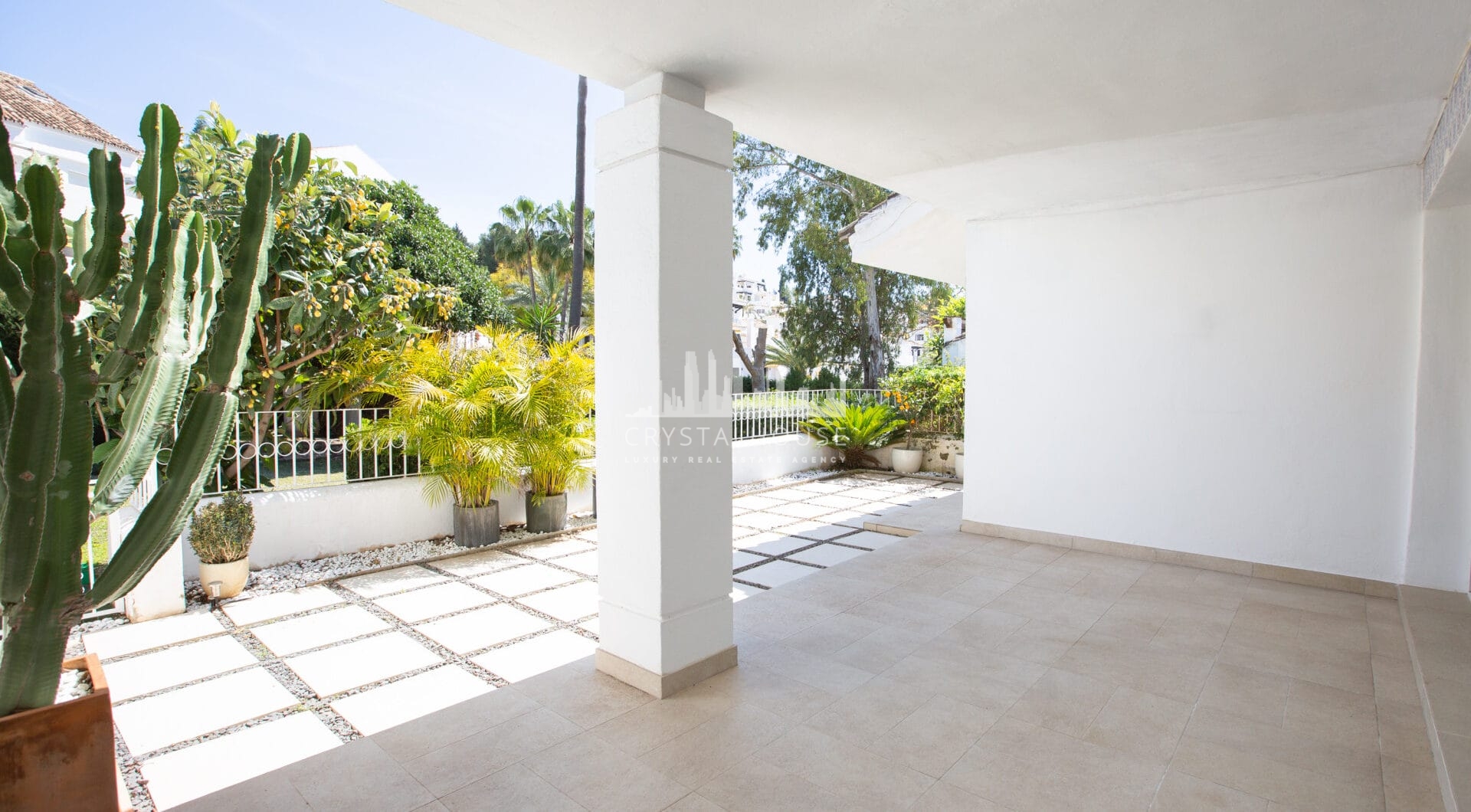 Townhouse with garden in the prime area of Nueva Andalucía