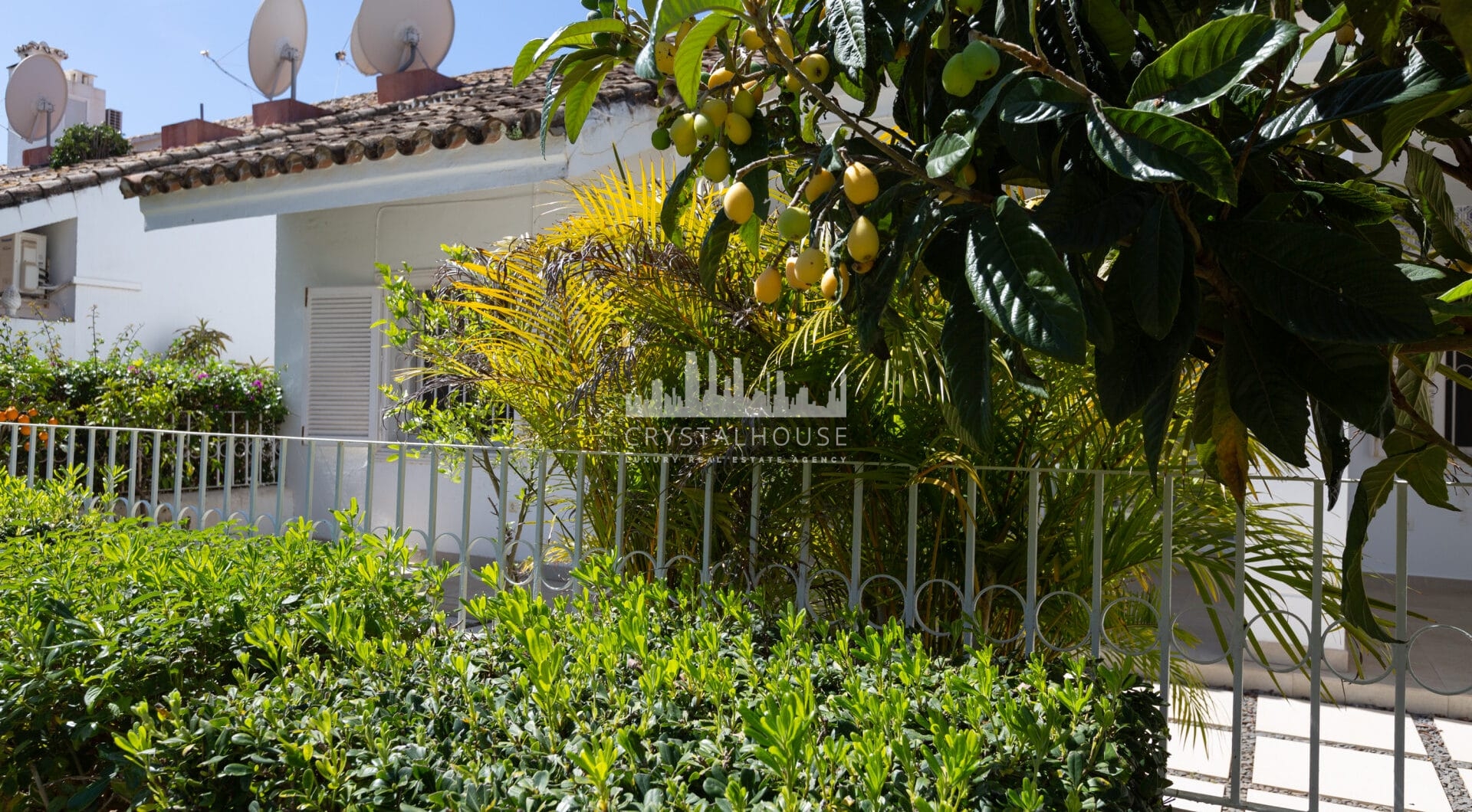 Townhouse with garden in the prime area of Nueva Andalucía