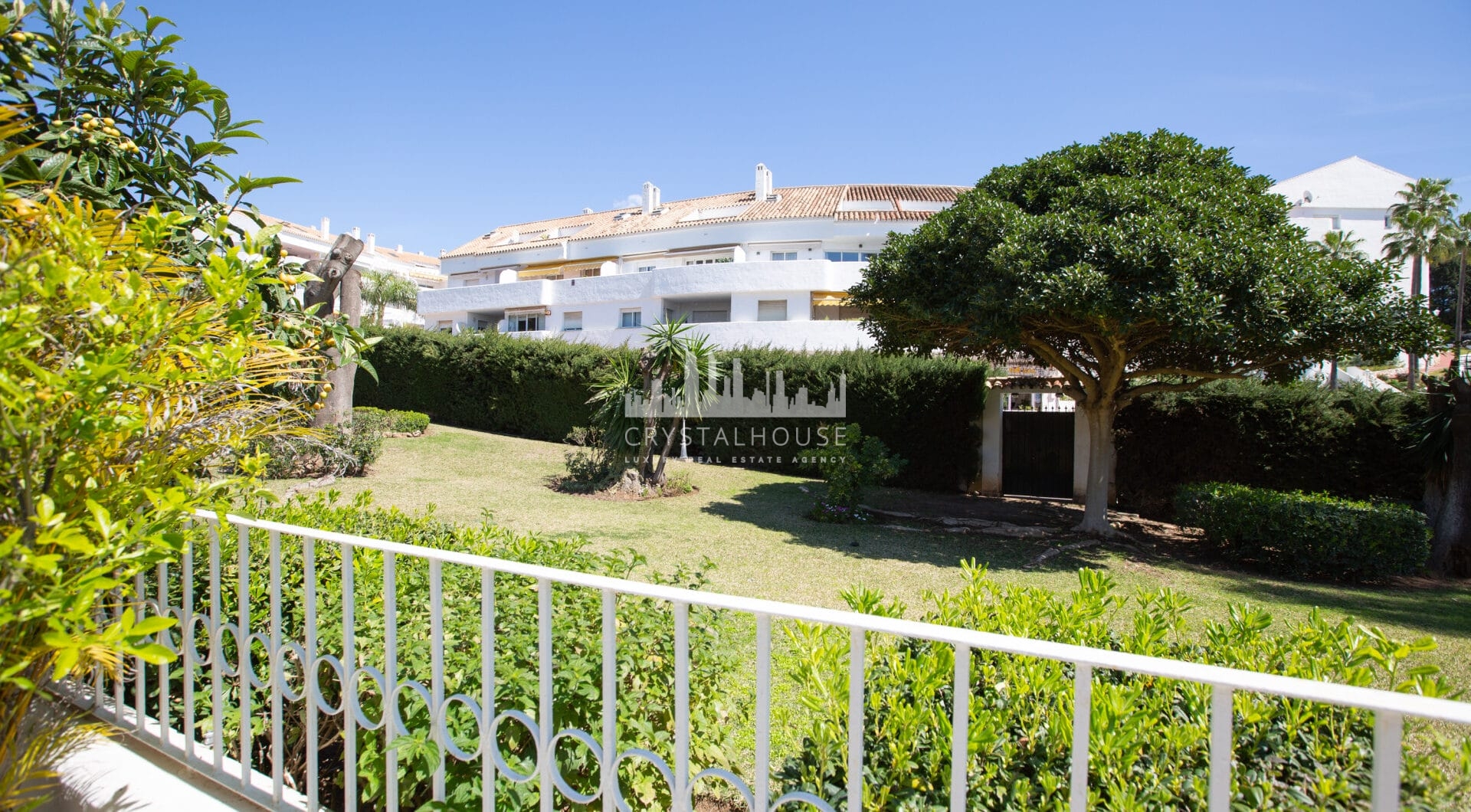 Townhouse with garden in the prime area of Nueva Andalucía