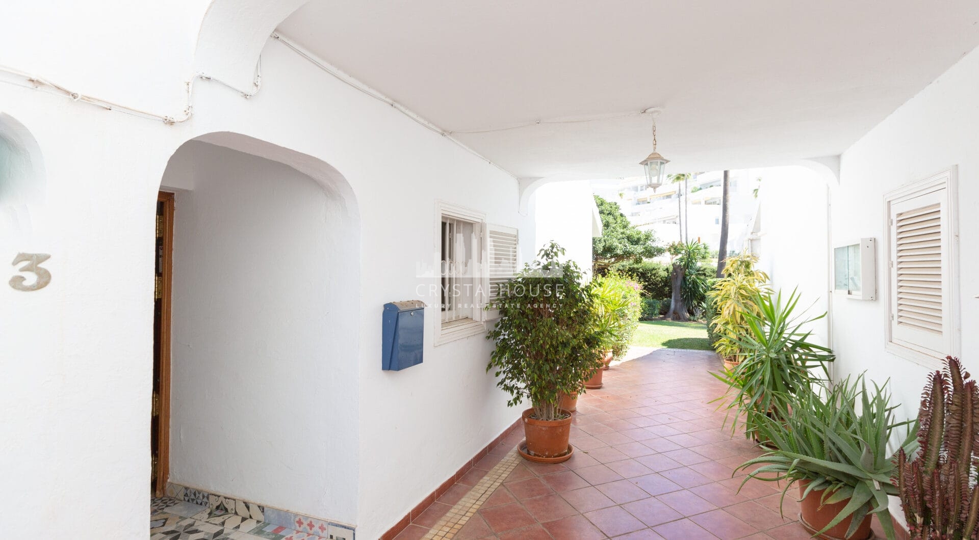 Townhouse with garden in the prime area of Nueva Andalucía