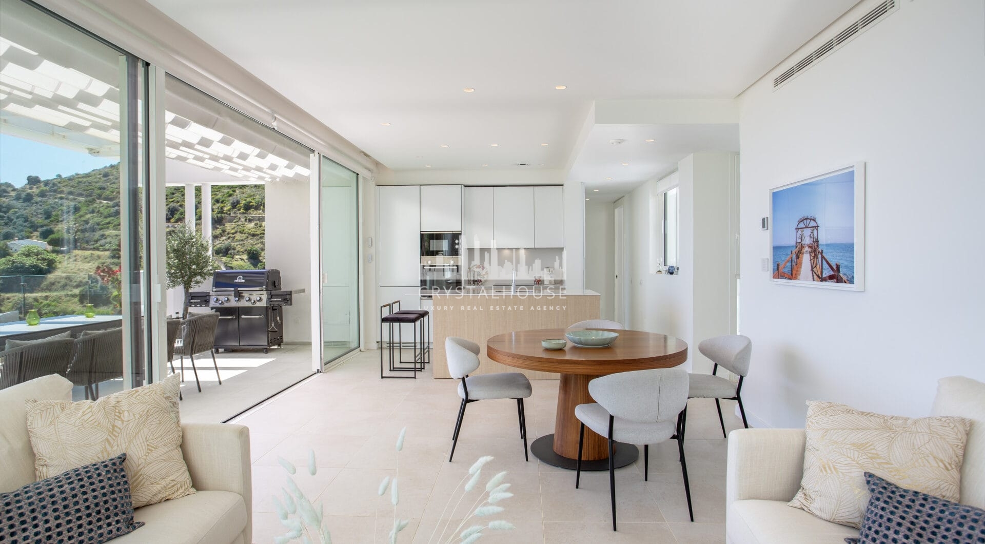 LUXURY PENTHOUSE WITH SEA VIEWS IN PALO ALTO
