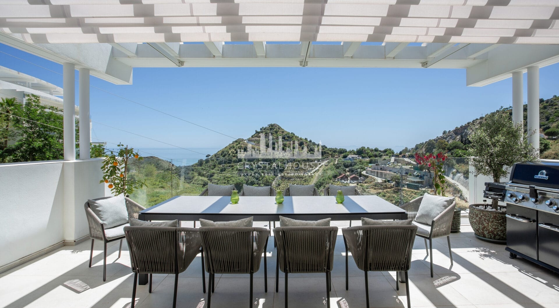 LUXURY PENTHOUSE WITH SEA VIEWS IN PALO ALTO