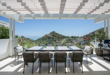 LUXURY PENTHOUSE WITH SEA VIEWS IN PALO ALTO