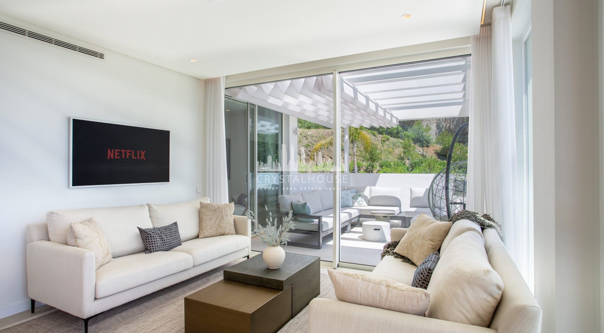 LUXURY PENTHOUSE WITH SEA VIEWS IN PALO ALTO