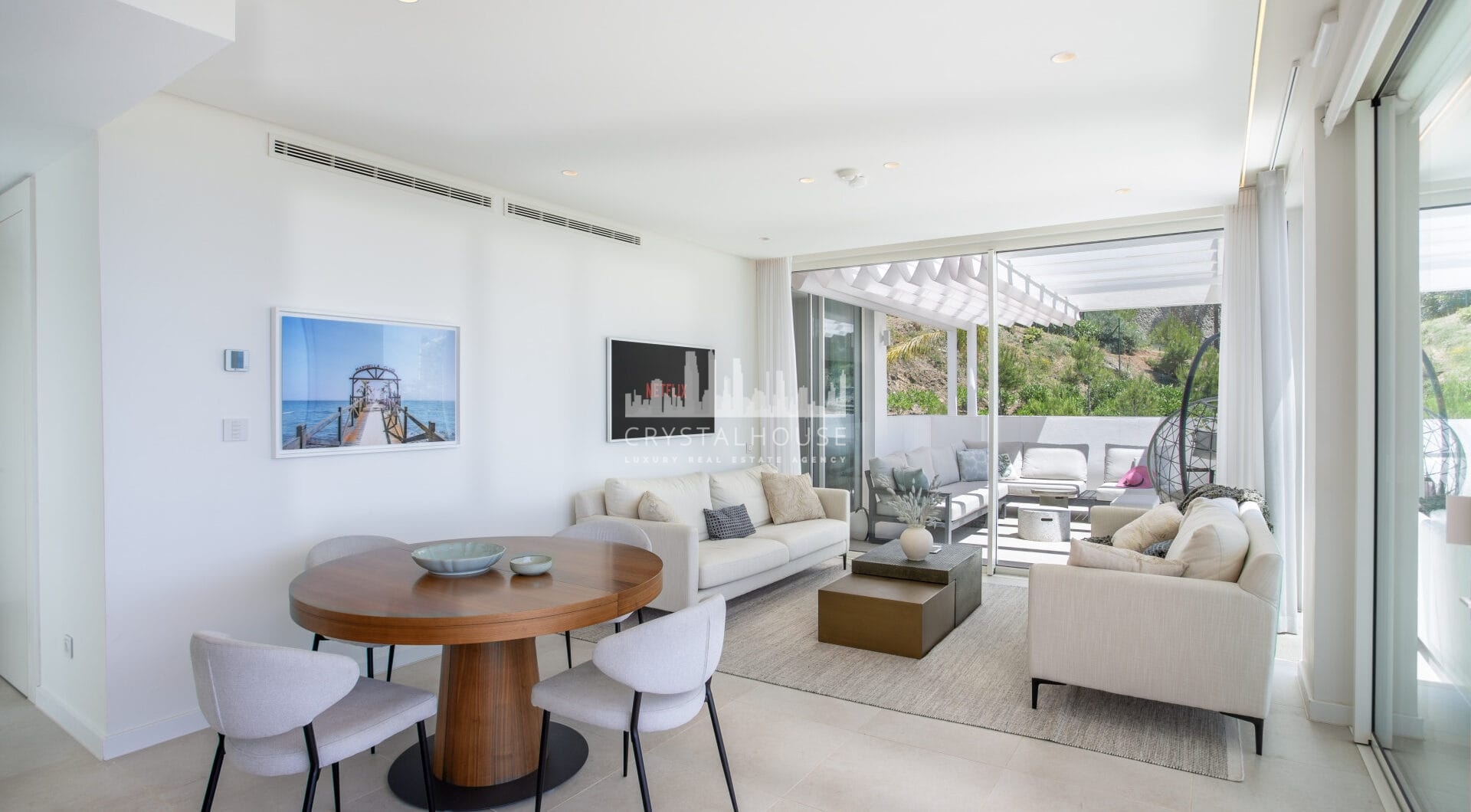 LUXURY PENTHOUSE WITH SEA VIEWS IN PALO ALTO