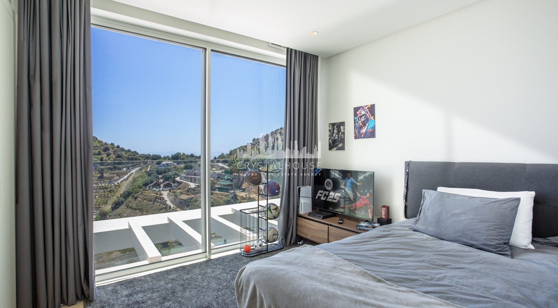 LUXURY PENTHOUSE WITH SEA VIEWS IN PALO ALTO