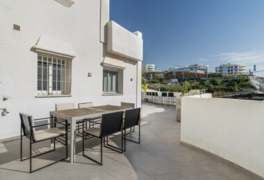 South-Facing Apartment with Panoramic Sea Views in La Quinta, Benahavís