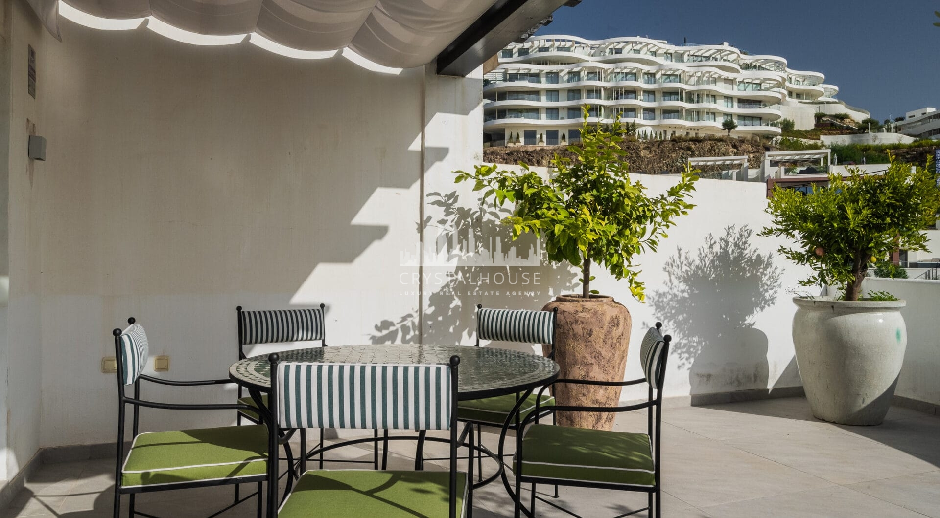 South-Facing Apartment with Panoramic Sea Views in La Quinta, Benahavís