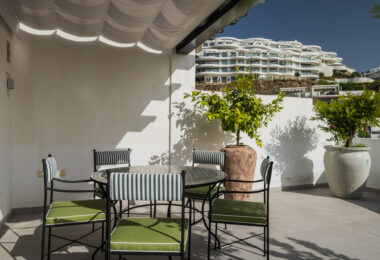South-Facing Apartment with Panoramic Sea Views in La Quinta, Benahavís
