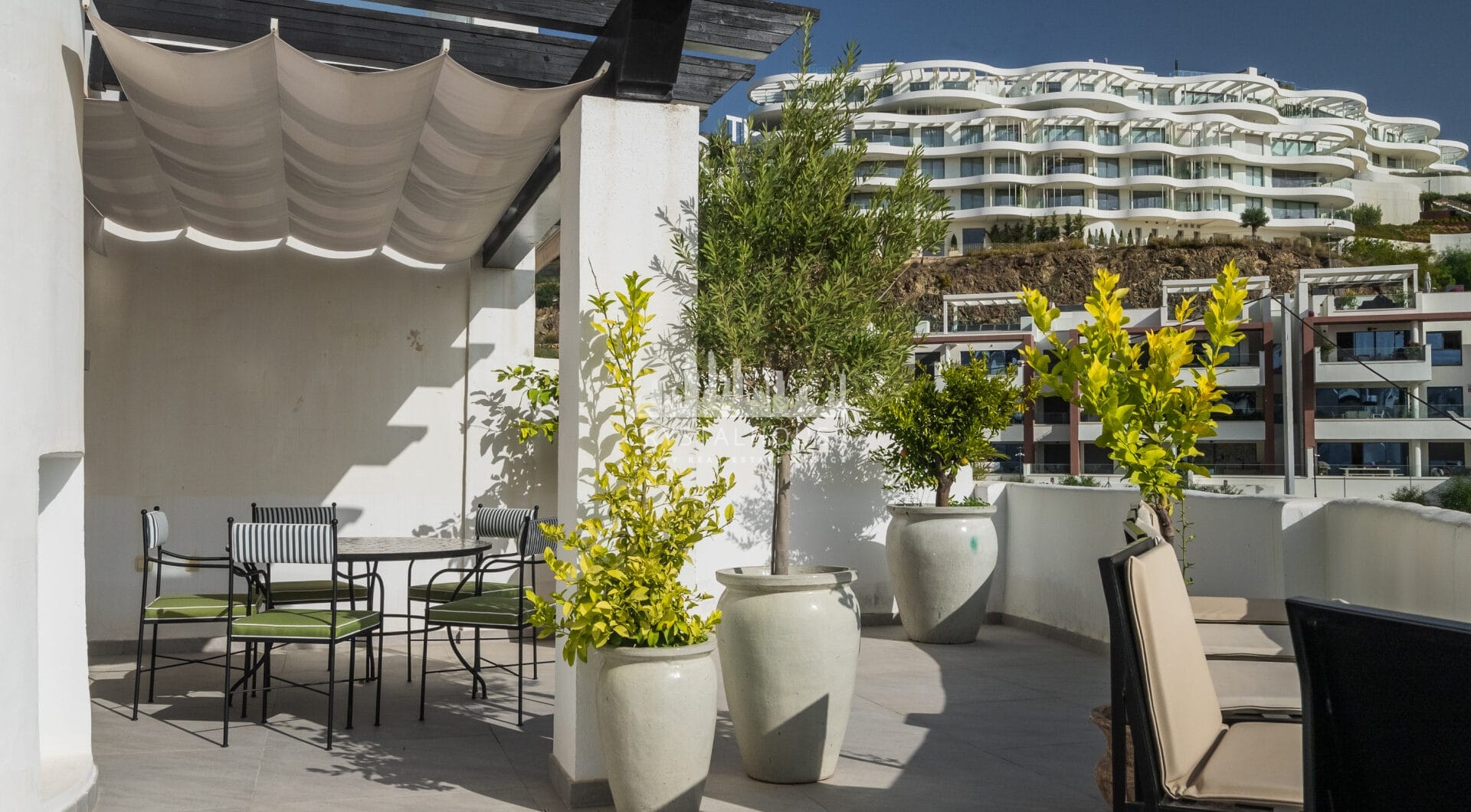 South-Facing Apartment with Panoramic Sea Views in La Quinta, Benahavís