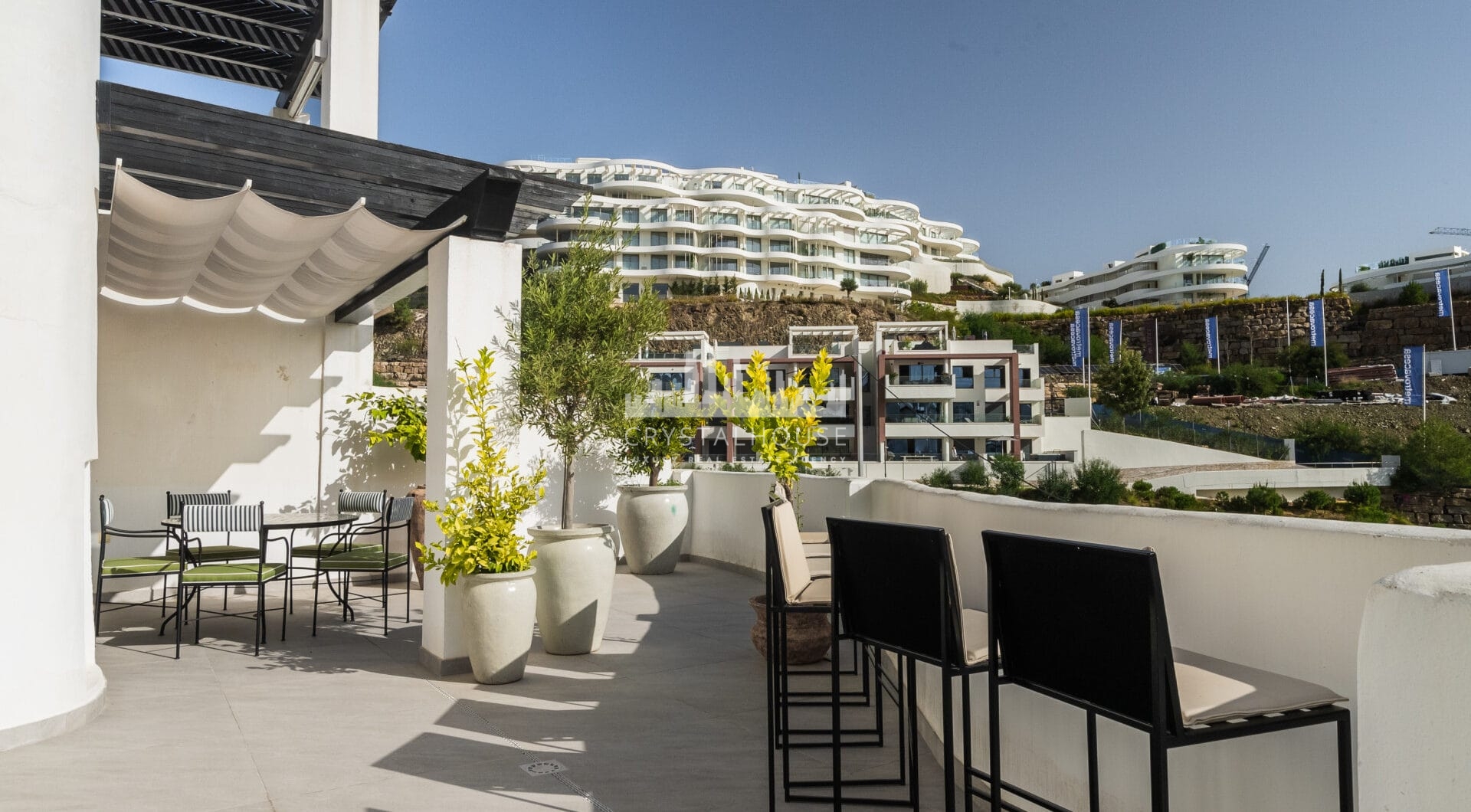 South-Facing Apartment with Panoramic Sea Views in La Quinta, Benahavís