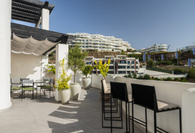 South-Facing Apartment with Panoramic Sea Views in La Quinta, Benahavís