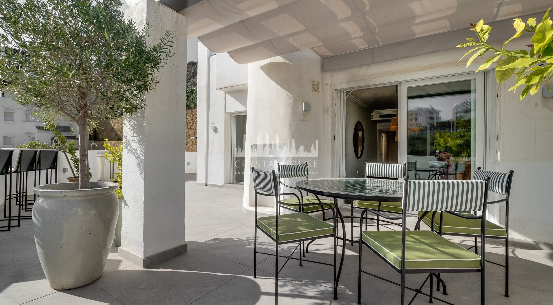 South-Facing Apartment with Panoramic Sea Views in La Quinta, Benahavís
