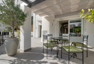 South-Facing Apartment with Panoramic Sea Views in La Quinta, Benahavís