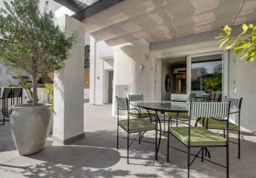 South-Facing Apartment with Panoramic Sea Views in La Quinta, Benahavís