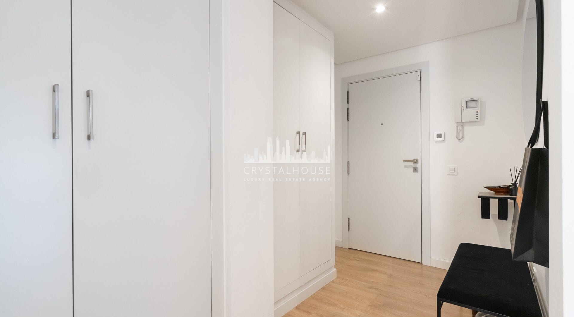 South-Facing Apartment with Panoramic Sea Views in La Quinta, Benahavís