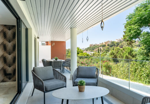 Stylish 3-Bedroom Apartment with Mountain Views - With Rental License!