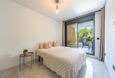 Stylish 3-Bedroom Apartment with Mountain Views - With Rental License!