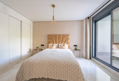 Stylish 3-Bedroom Apartment with Mountain Views - With Rental License!