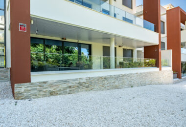 Stylish 3-Bedroom Apartment with Mountain Views - With Rental License!