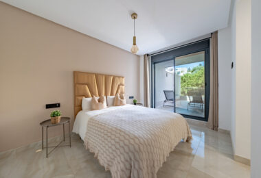 Stylish 3-Bedroom Apartment with Mountain Views - With Rental License!