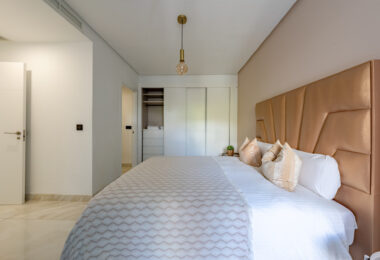 Stylish 3-Bedroom Apartment with Mountain Views - With Rental License!