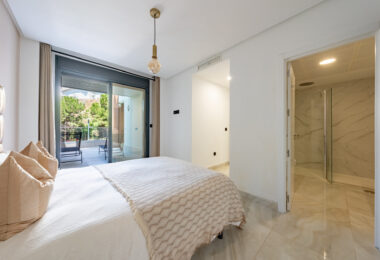 Stylish 3-Bedroom Apartment with Mountain Views - With Rental License!