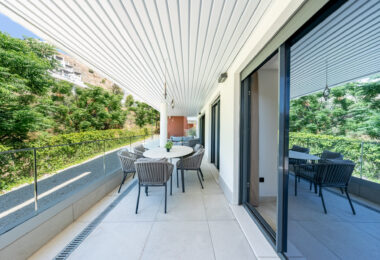 Stylish 3-Bedroom Apartment with Mountain Views - With Rental License!