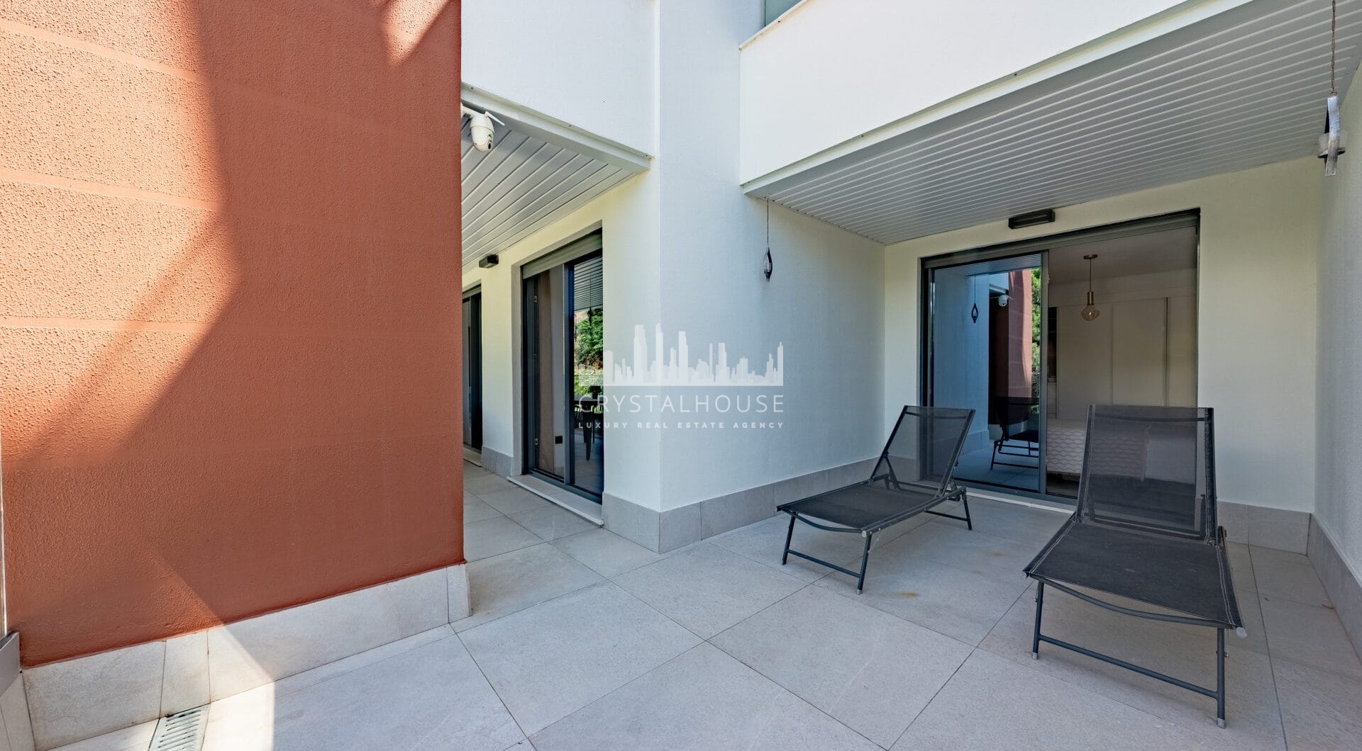 Stylish 3-Bedroom Apartment with Mountain Views - With Rental License!